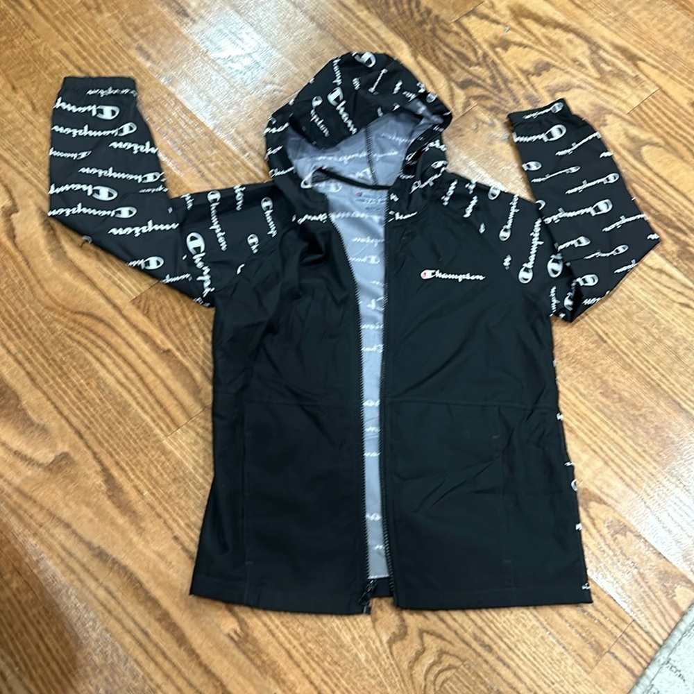 Champions windbreaker   Size 8/10 kids good condition